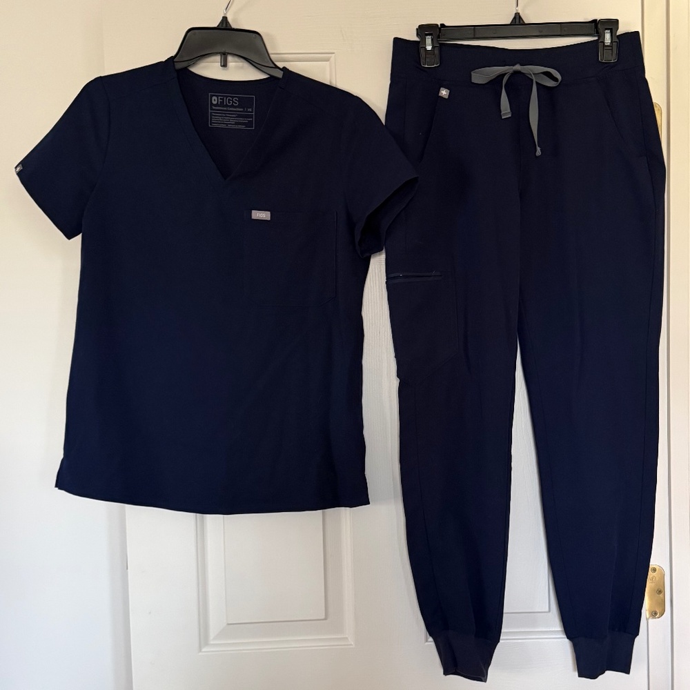 Figs Navy Zamaro Jogger Scrub Pants S & Catarina One Pocket Scrub Top XS